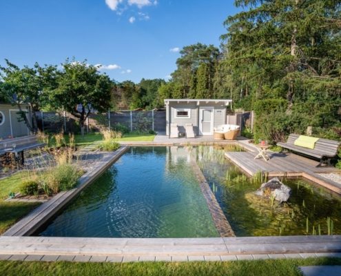 Hausgarten mit Schwimmteich und Sauna
