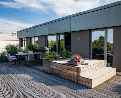Dachterrasse mit Holzterrasse