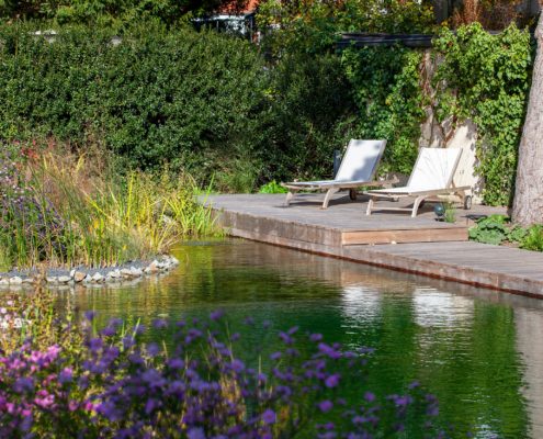 Terrasse direkt am Schwimmteich
